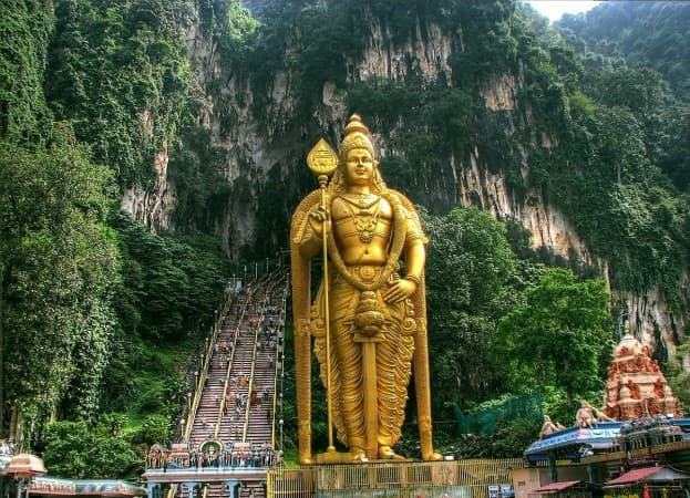 Dive into The Culture: A Tapestry of Malaysia Heritages